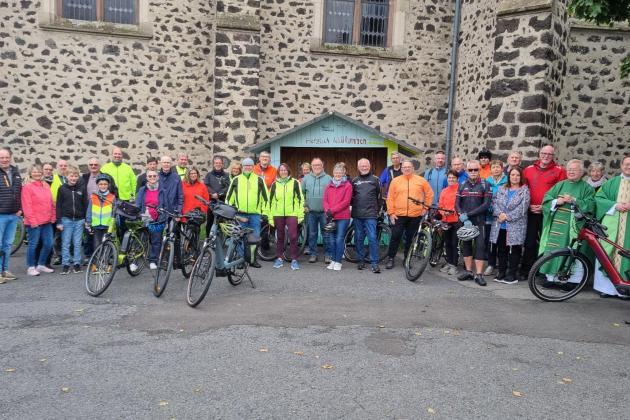 Fahrradwallfahrt_gruppe