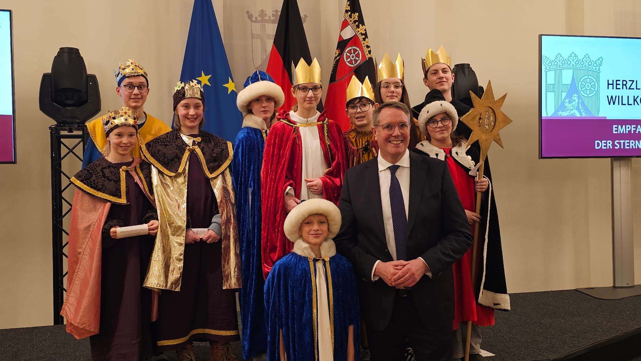 Gruppe der Pfarrei Daun Heilig Geist und Ministerpräsident Schweitzer