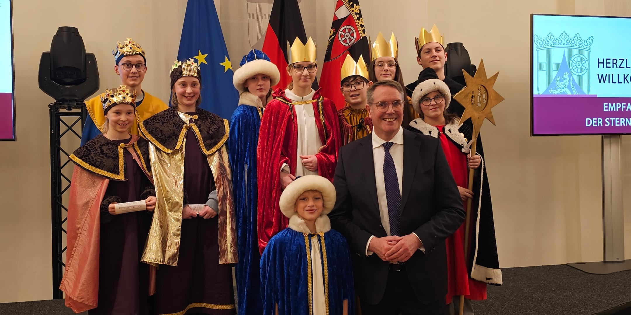 Gruppe der Pfarrei Daun Heilig Geist und Ministerpräsident Schweitzer (c) Pfarrei Daun Heilig Geist Gruppe der Pfarrei Daun Heilig Geist und Ministerpräsident Schweitzer